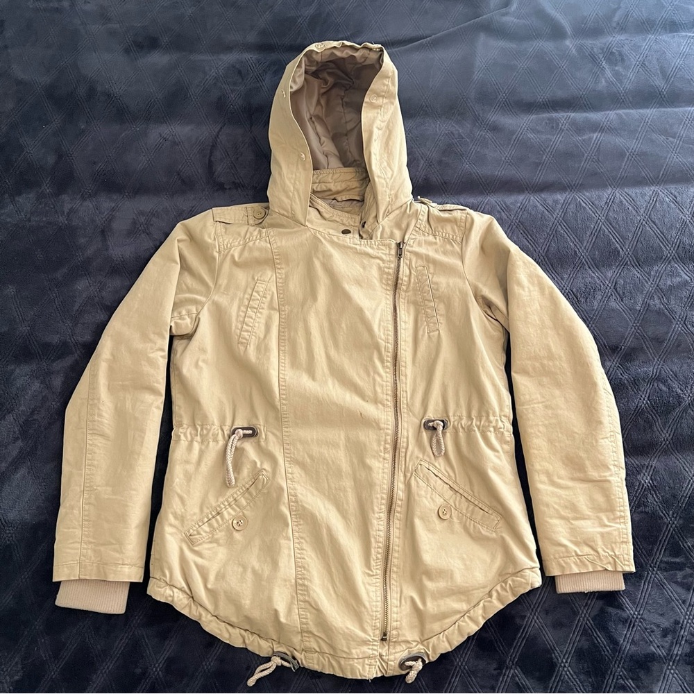 Beige/Khaki Women’s Size M Red Snap Coat